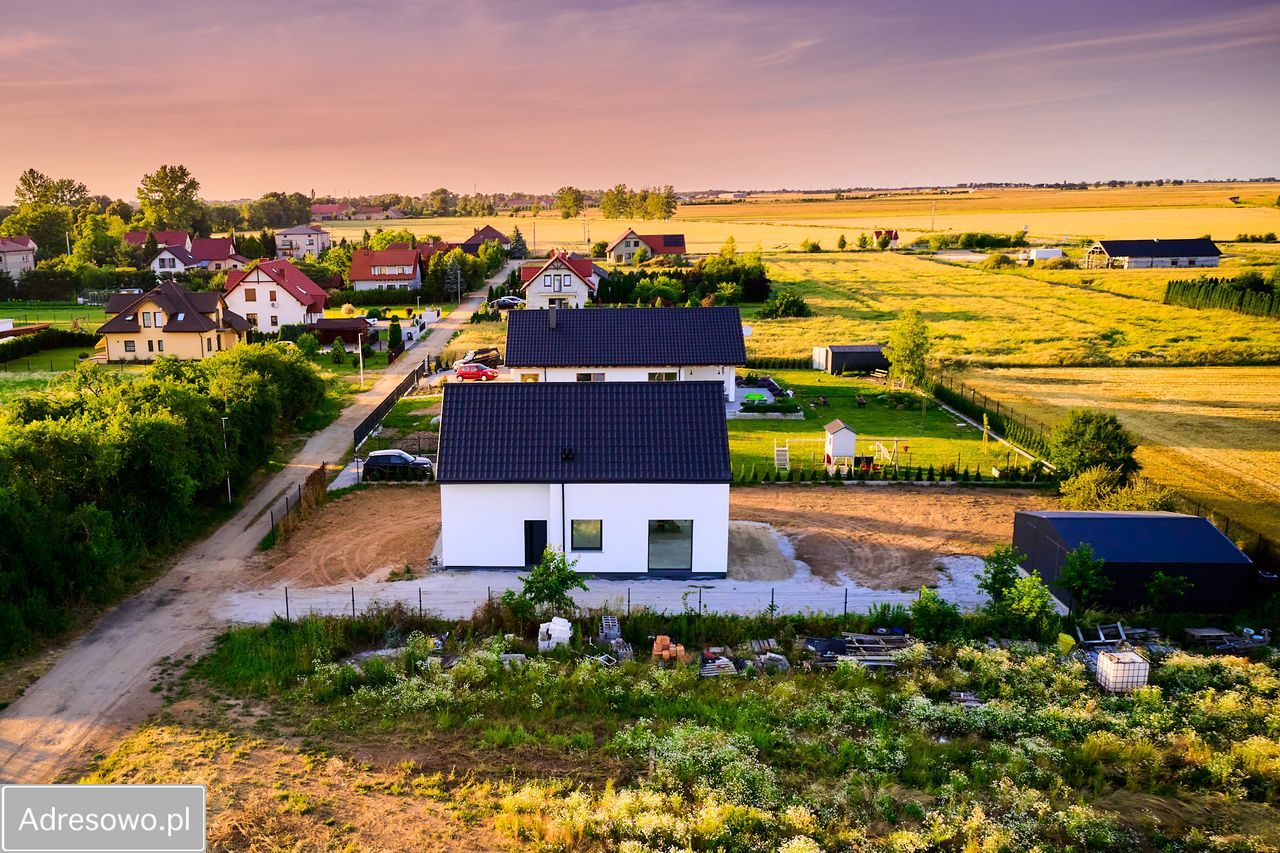 dom wolnostojący, 5 pokoi Czernica. Zdjęcie 3