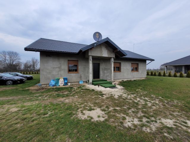 dom wolnostojący, 3 pokoje Chrząstów Kolonia. Zdjęcie 1