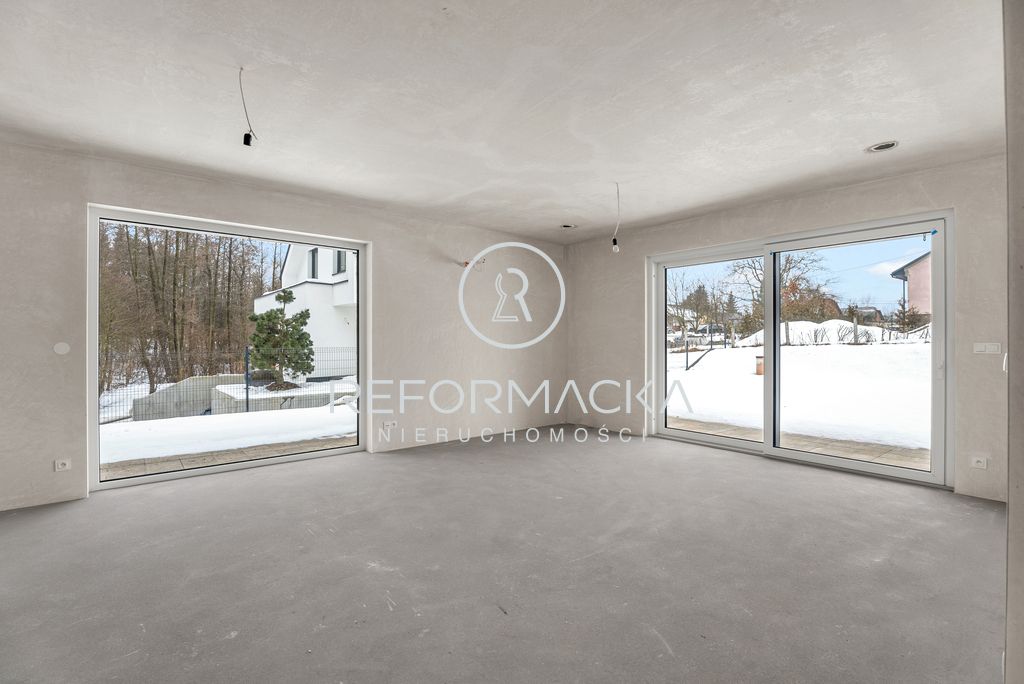 dom wolnostojący, 5 pokoi Strażów. Zdjęcie 10