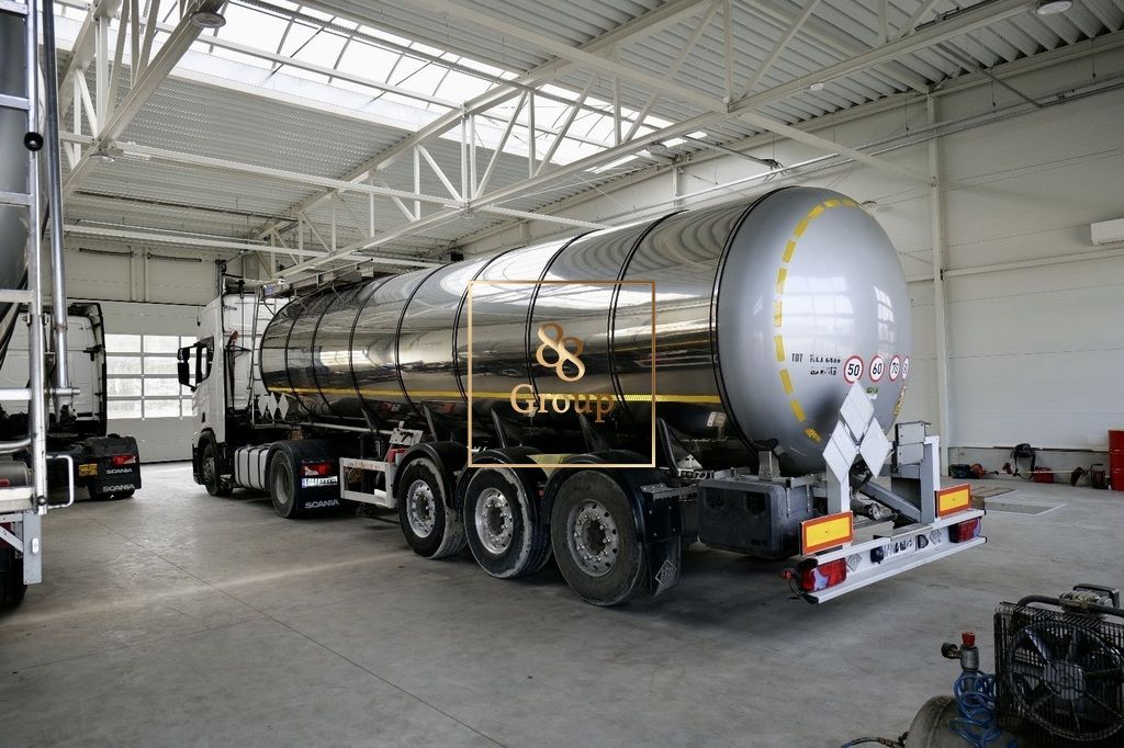 Hala/magazyn Stary Konik. Zdjęcie 8