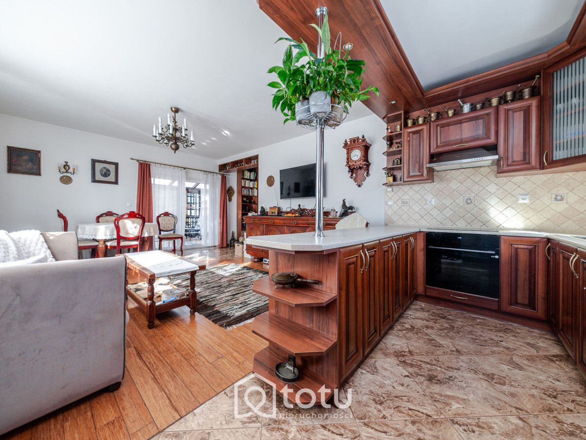 dom wolnostojący, 5 pokoi Sulejówek, ul. Plater. Zdjęcie 2