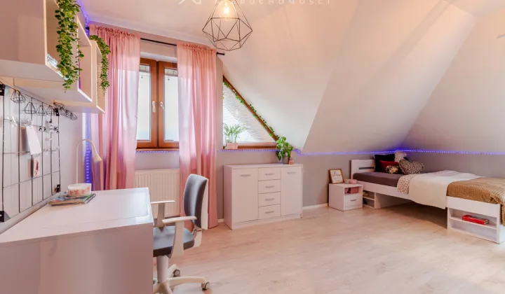dom wolnostojący, 5 pokoi Strzelin, ul. Weteranów