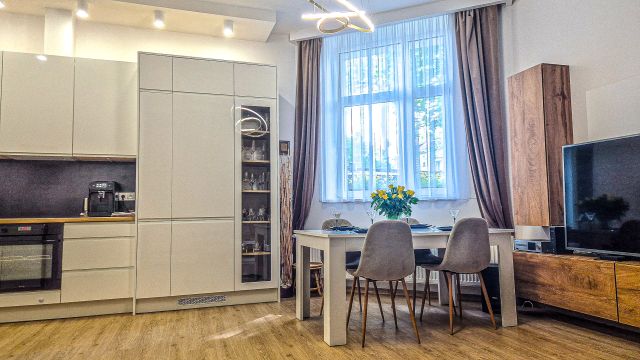 Mieszkanie 3-pokojowe Jelenia Góra Centrum, ul. Jana Matejki. Zdjęcie 1