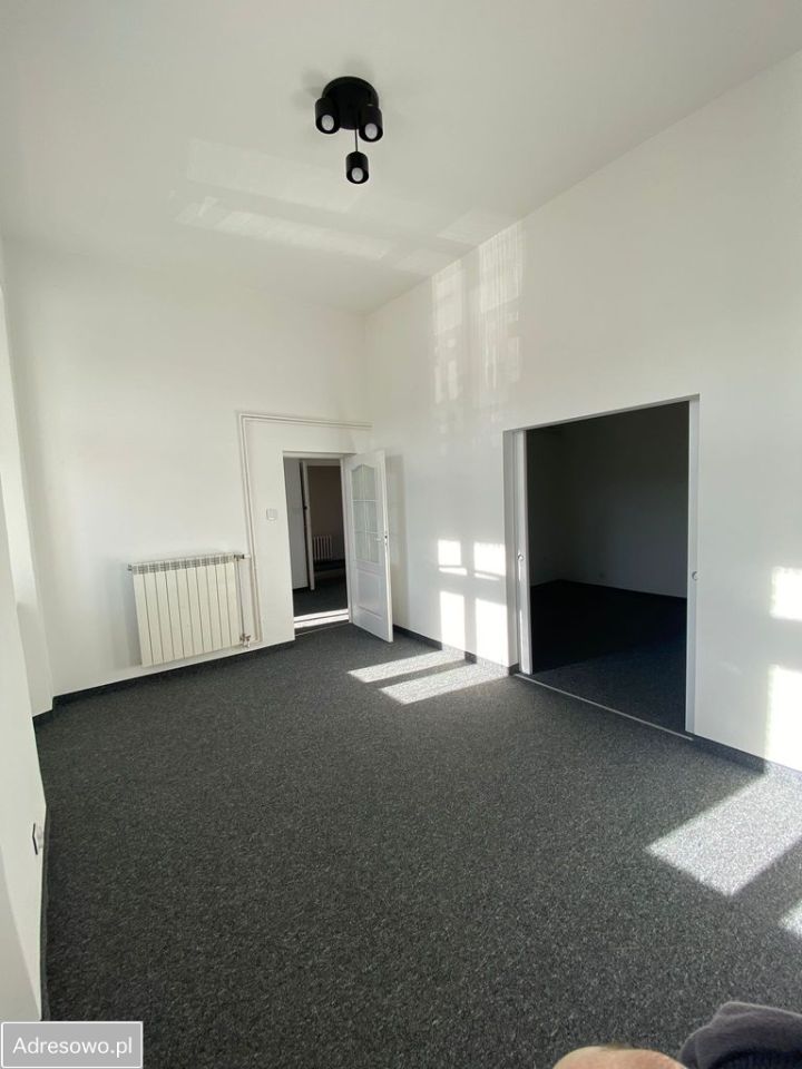 Lokal Myślenice, rynek Rynek. Zdjęcie 14