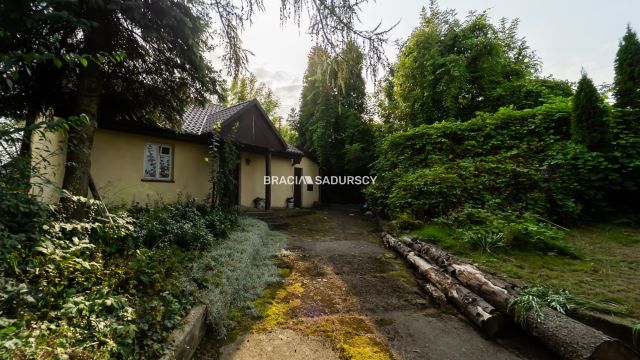 dom wolnostojący, 2 pokoje Wrząsowice, ul. Wierzbowa. Zdjęcie 1