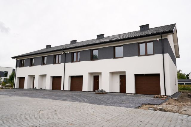 dom szeregowy, 5 pokoi Łazy, ul. Kamienna. Zdjęcie 1