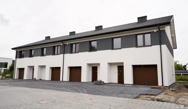dom szeregowy, 5 pokoi Łazy, ul. Kamienna