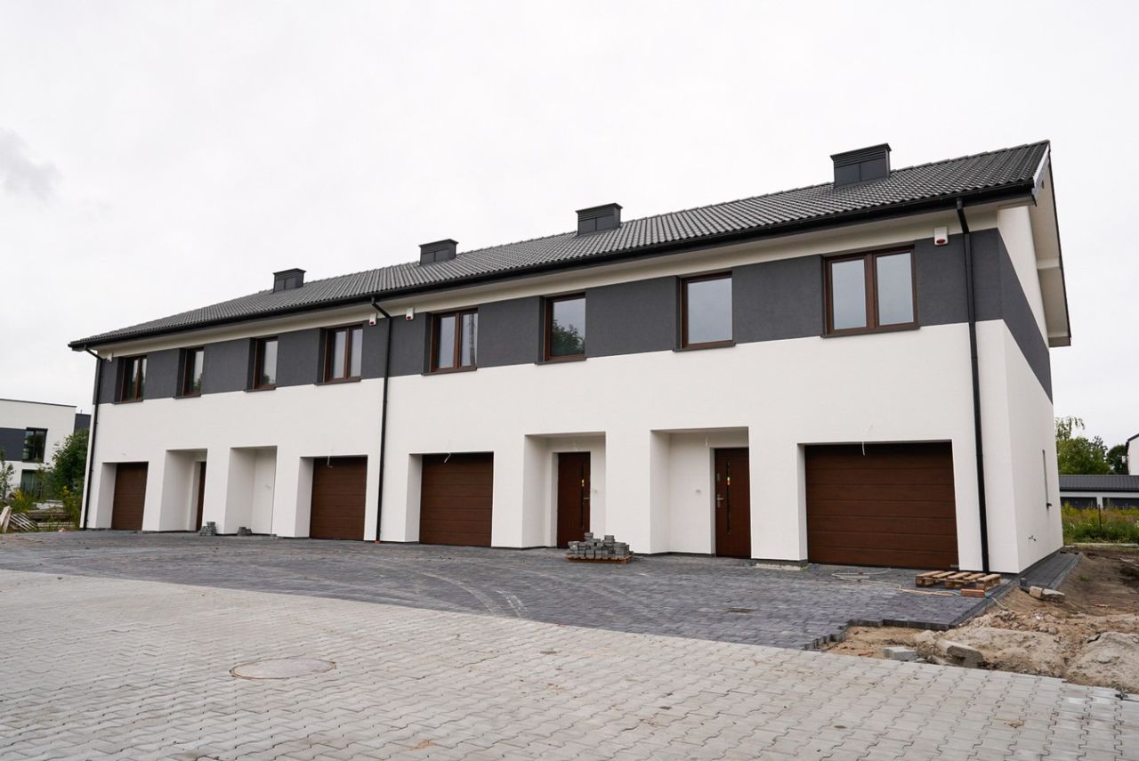 dom szeregowy, 5 pokoi Łazy, ul. Kamienna. Zdjęcie 1