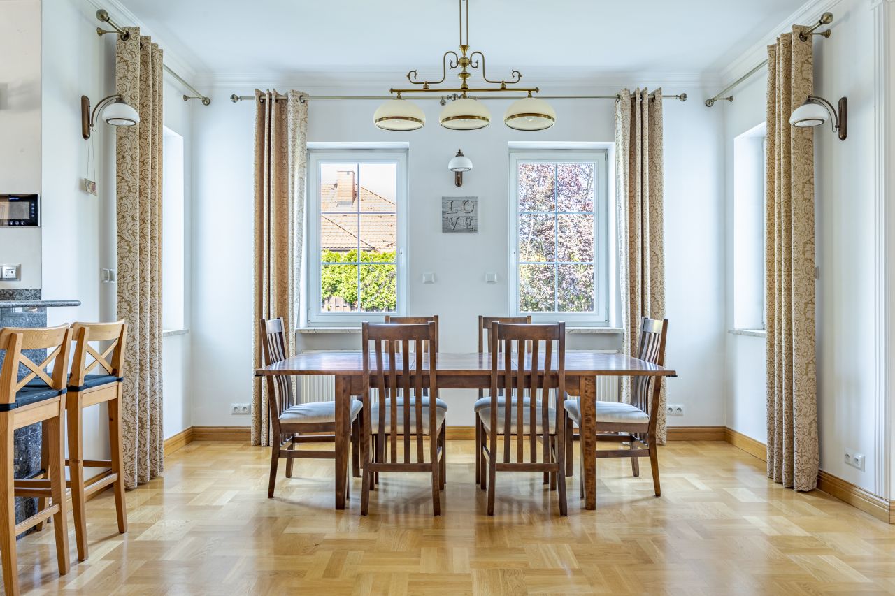 dom wolnostojący, 11 pokoi Michałowice, -. Zdjęcie 9
