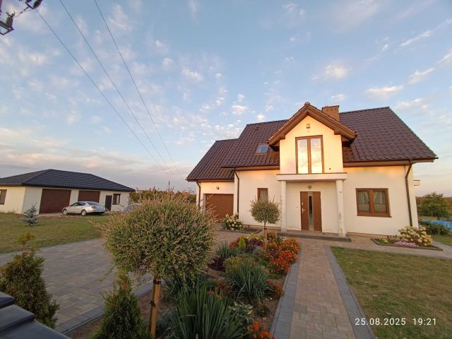 dom wolnostojący Piekoszów. Zdjęcie 1