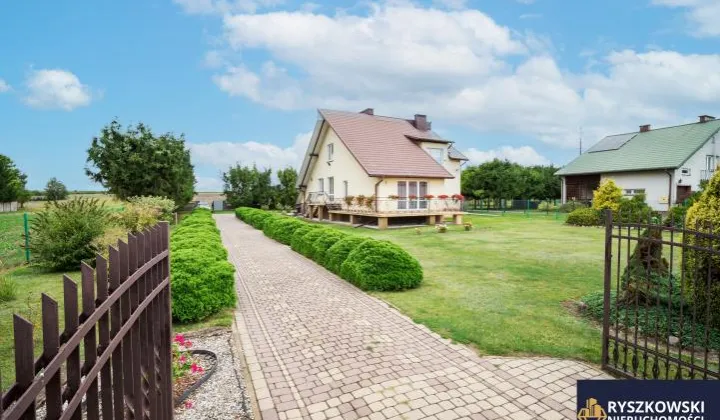 dom wolnostojący, 6 pokoi Zwódne