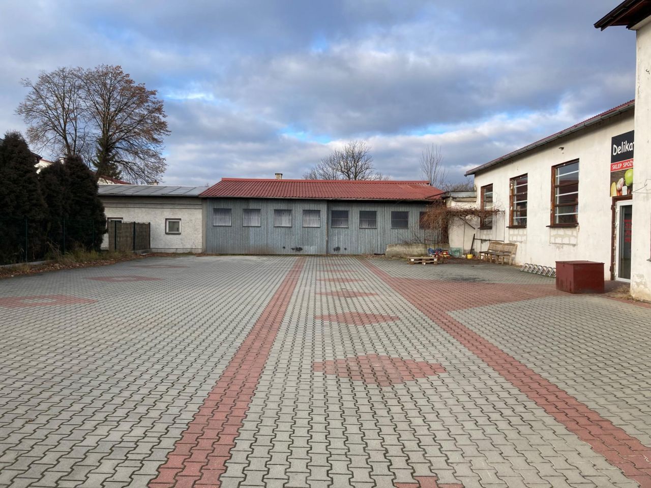 Hala/magazyn Nisko Podwolina, ul. Grądy