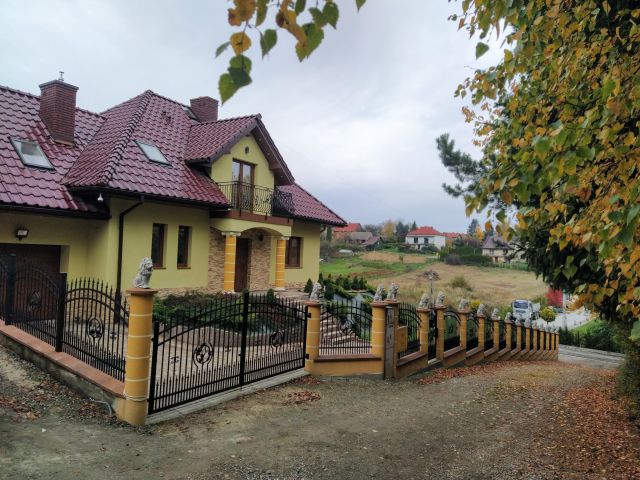 dom wolnostojący, 6 pokoi Wieliczka Centrum, ul. Długa. Zdjęcie 1