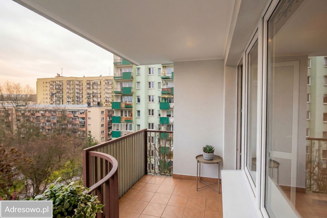 Mieszkanie 3-pokojowe Kraków Czyżyny, os. Dywizjonu 303. Zdjęcie 3