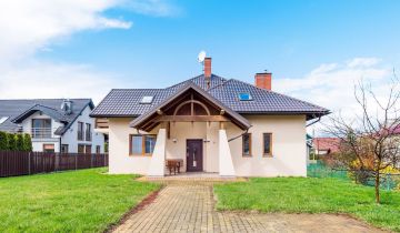 dom wolnostojący, 6 pokoi Kraków, ul. Sportowa