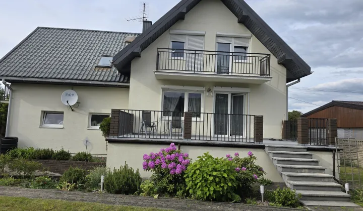 dom wolnostojący, 5 pokoi Bełchatów Olsztyn, ul. Podlaska
