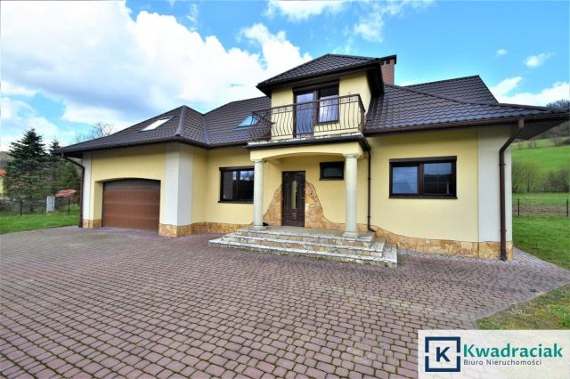 dom wolnostojący, 4 pokoje Tyrawa Wołoska. Zdjęcie 1