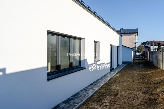 dom wolnostojący, 5 pokoi Bębło. Zdjęcie 38