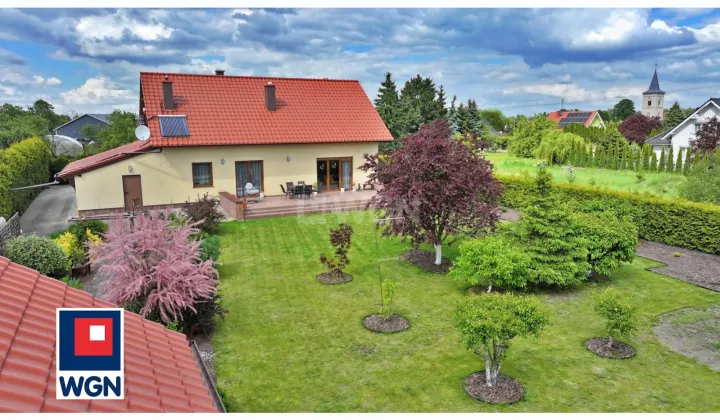 dom wolnostojący, 5 pokoi Wawrów, ul. Sadowa