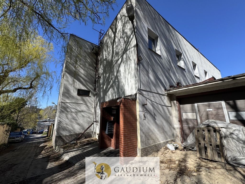 Commercial property, 589 m²