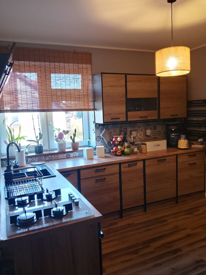 Mieszkanie 3-pokojowe Samostrzel. Zdjęcie 3