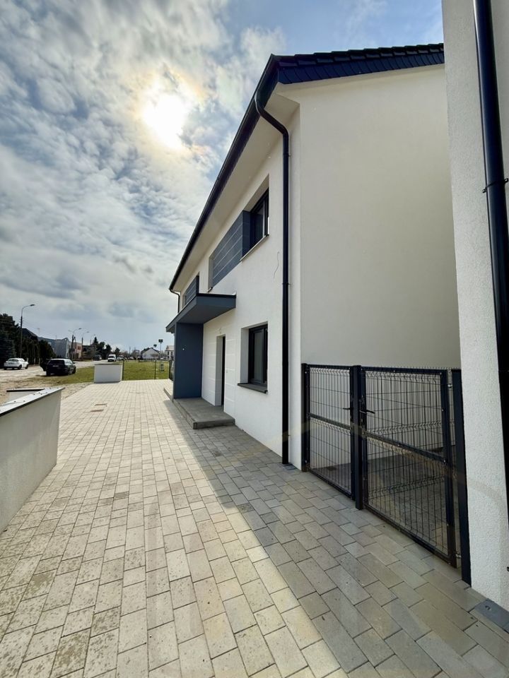 bliźniak, 4 pokoje Leszno Gronowo, ul. ks. Augustyna Kordeckiego. Zdjęcie 5