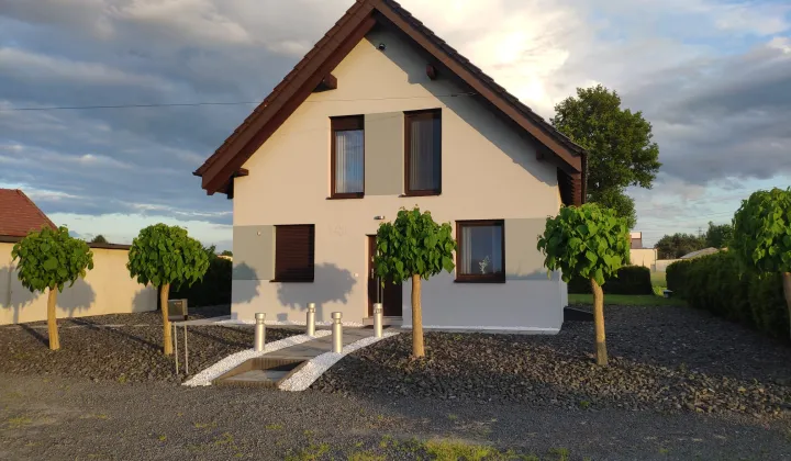 dom wolnostojący, 4 pokoje Chróścina, ul. Nowowiejska