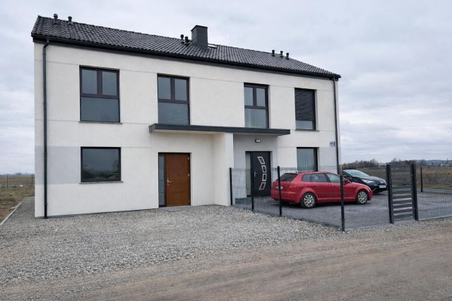 dom szeregowy, 4 pokoje Kępy. Zdjęcie 1