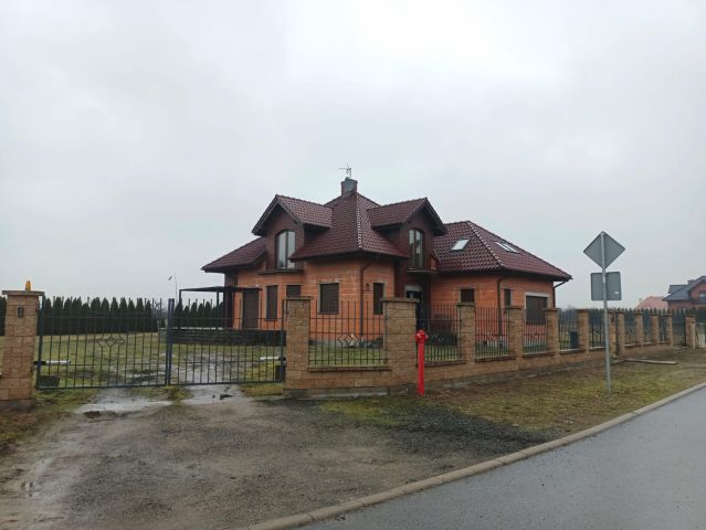 dom wolnostojący, 6 pokoi Pyzdry, ul. Bolesława Pobożnego. Zdjęcie 1
