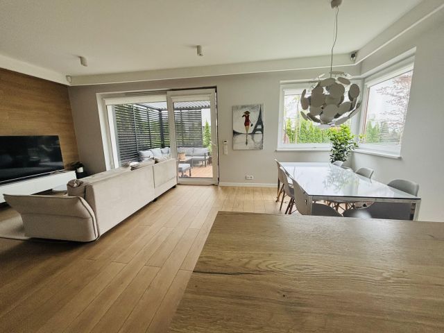 bliźniak, 6 pokoi Łomianki Dolne, ul. Kościelna Droga. Zdjęcie 1