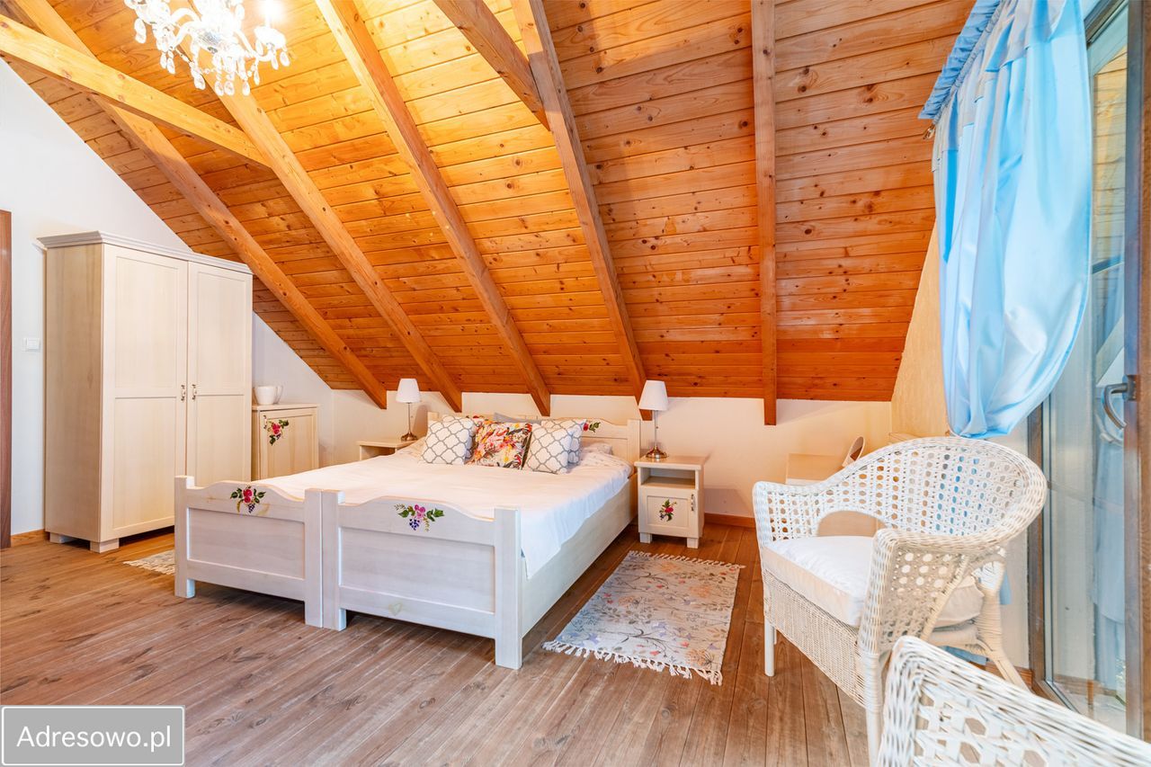 dom wolnostojący, 10 pokoi Zezuj. Zdjęcie 3