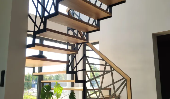 dom wolnostojący, 5 pokoi Kraków Nowa Huta, ul. Klasztorna