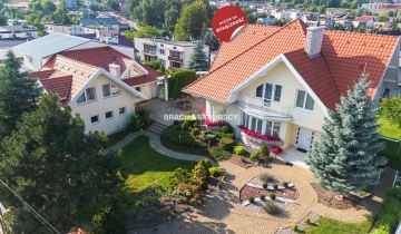 dom wolnostojący, 12 pokoi Wieliczka, ul. Jana Kochanowskiego
