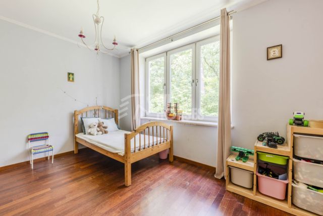 dom wolnostojący, 10 pokoi Milanówek, ul. Literacka. Zdjęcie 9