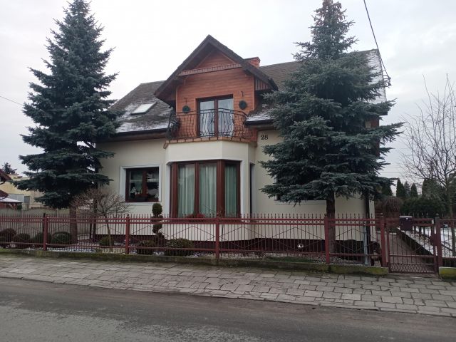 dom wolnostojący, 4 pokoje Koło Płaszczyzna, ul. Stanisława Konarskiego. Zdjęcie 1