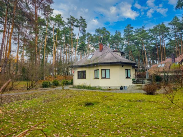 dom wolnostojący, 4 pokoje Podkowa Leśna. Zdjęcie 38