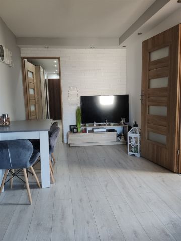 Mieszkanie 3-pokojowe Świebodzice, ul. Świdnicka. Zdjęcie 1