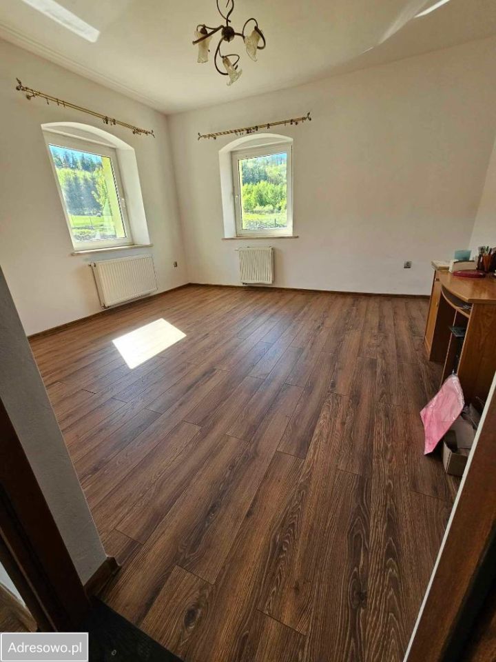 dom wolnostojący, 7 pokoi Jemna. Zdjęcie 16