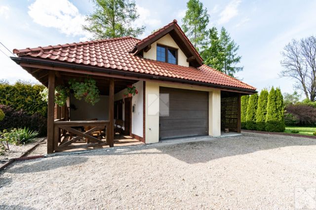 dom wolnostojący, 7 pokoi Lesko, ul. Kościuszki. Zdjęcie 3