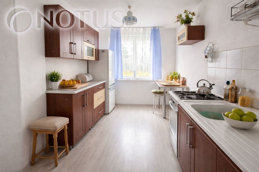 dom wolnostojący, 2 pokoje Klatka. Zdjęcie 1