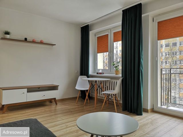 Mieszkanie 1-pokojowe Pabianice Centrum, ul. Stanisława Wyspiańskiego. Zdjęcie 1