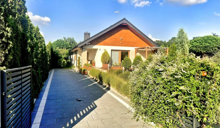 dom wolnostojący, 4 pokoje Księginice, ul. Wrzosowa