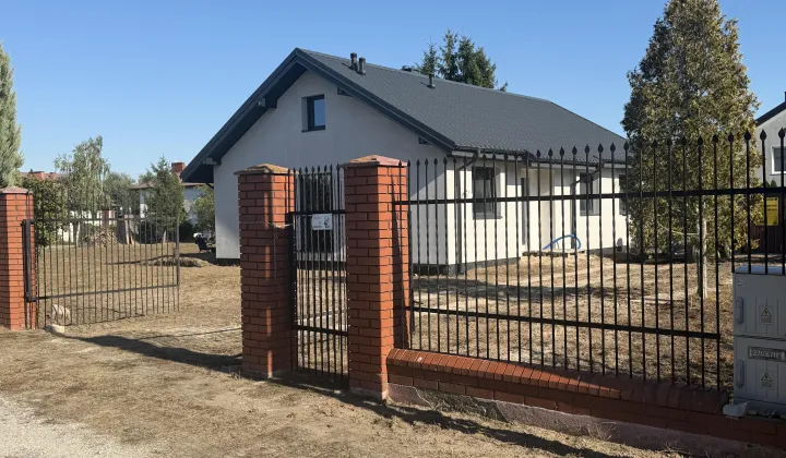 dom wolnostojący, 4 pokoje Płock Ciechomice, ul. Ciechomicka