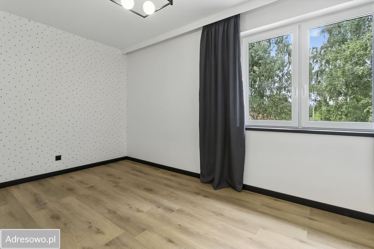 dom wolnostojący, 4 pokoje Dębe Wielkie. Zdjęcie 3