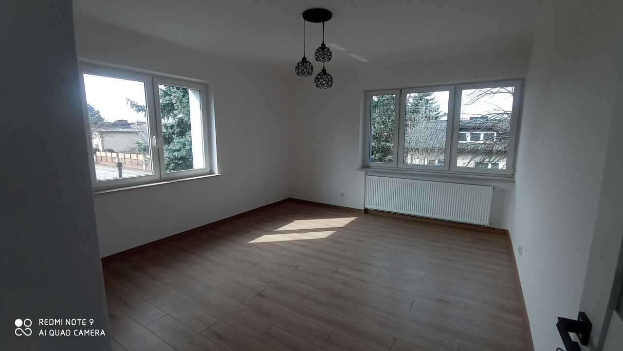 dom wolnostojący, 5 pokoi Żyrardów Centrum, H.Barona. Zdjęcie 4