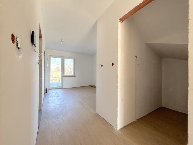 dom wolnostojący, 4 pokoje Lubenia. Zdjęcie 13