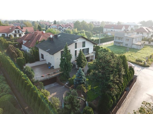 dom wolnostojący, 7 pokoi Kraków Swoszowice, ul. Wichrowa. Zdjęcie 1