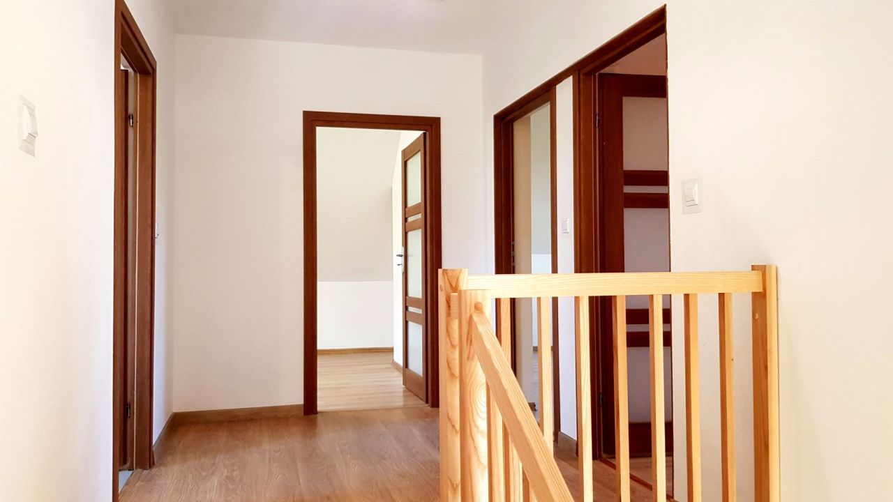 dom wolnostojący, 5 pokoi Lesko, ul. Słoneczna. Zdjęcie 9