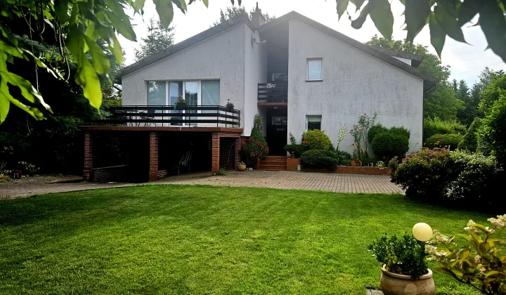 dom wolnostojący, 7 pokoi Dominów, Dominów