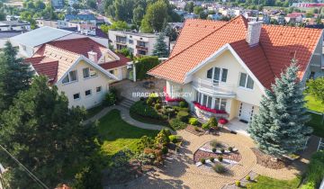 dom wolnostojący, 12 pokoi Wieliczka, ul. Jana Kochanowskiego